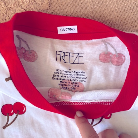 Fresh White tshirt with cherries - Picture 3 of 3